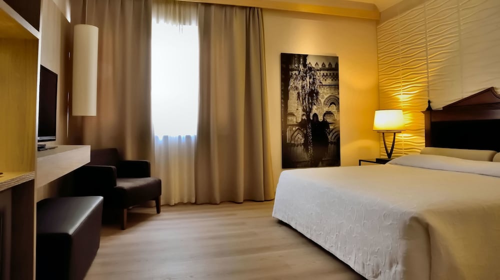 Executive Double or Twin Beds - Photo 2
