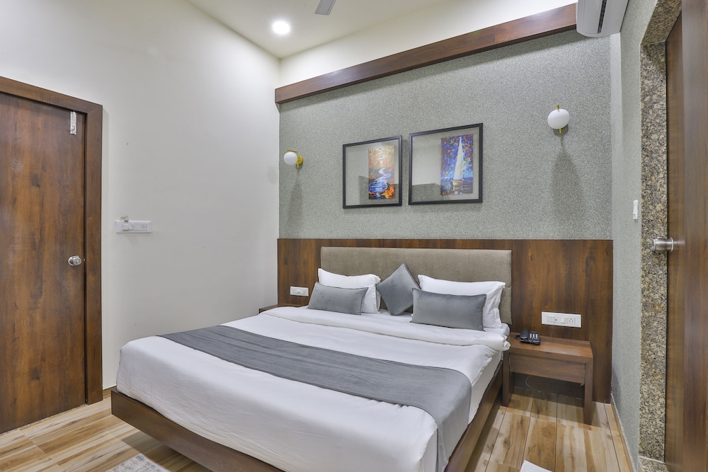 Deluxe Room - Photo 3