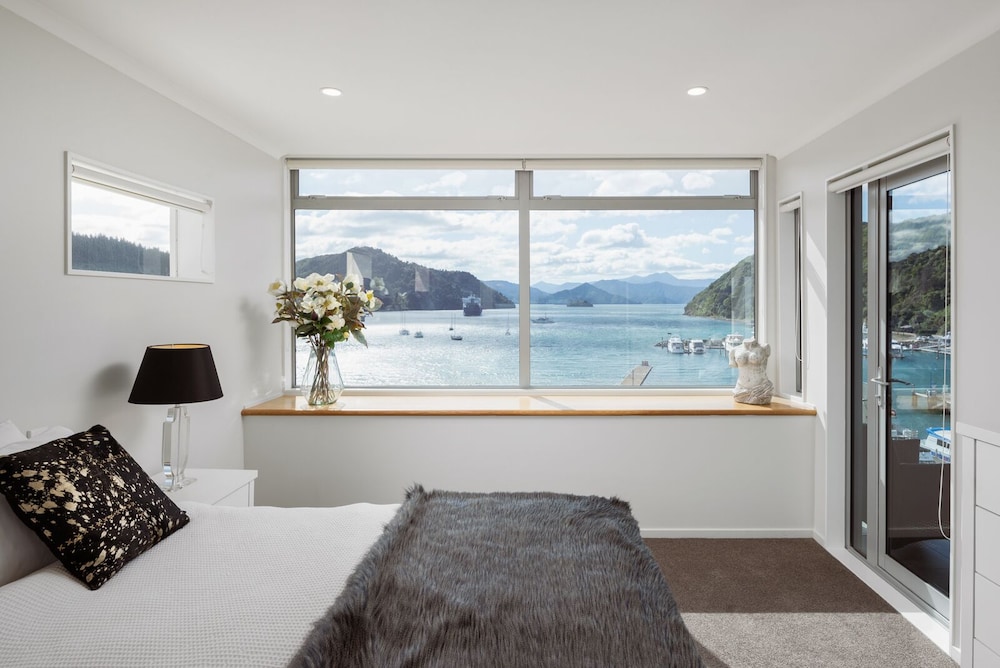 Luxury Apartment, 1 King Bed, Non Smoking, Sea View