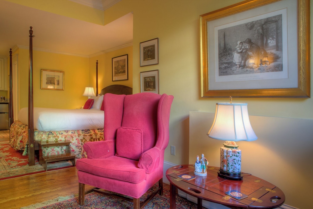 King Courtyard Suite photo 3