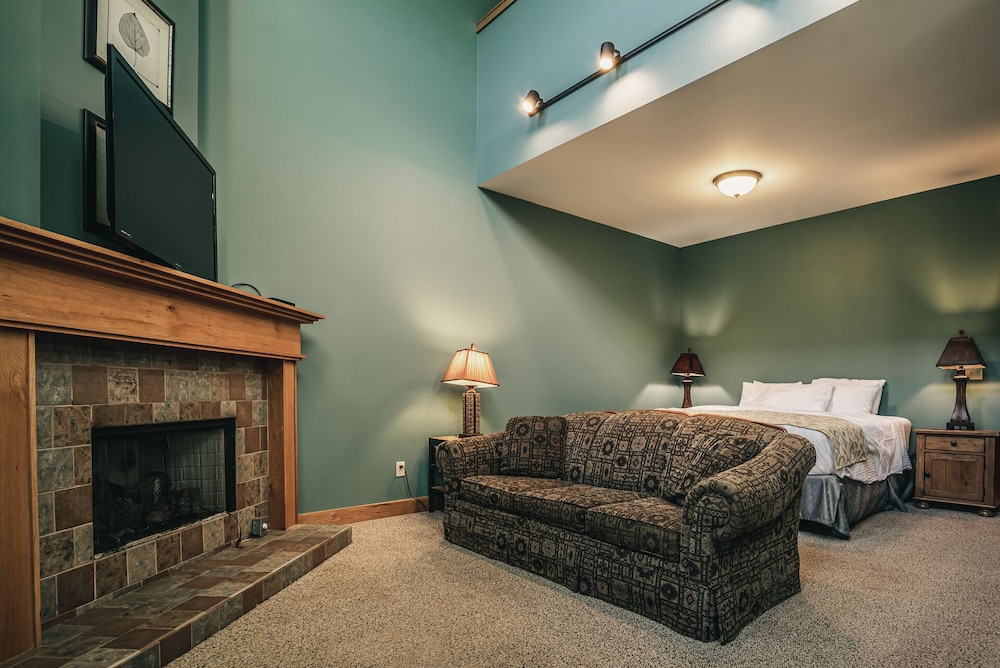 Premium Suite, Multiple Beds, Fireplace, Mountain View (16)