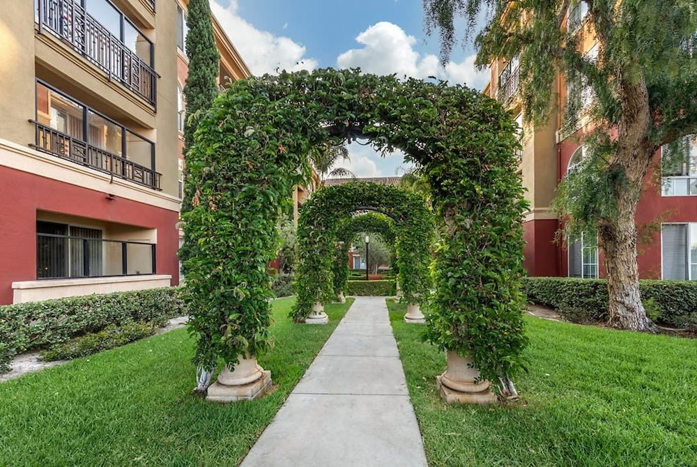 Cozy 2-br Home Near Disneyland Pool Hot Tub GYM, Φωτογραφία 32