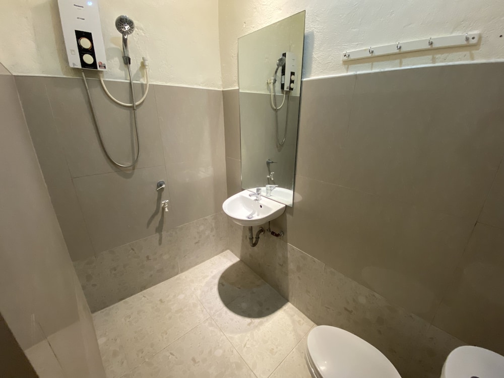 Standard Room, 1 Queen Bed, Accessible, Private Bathroom photo 2