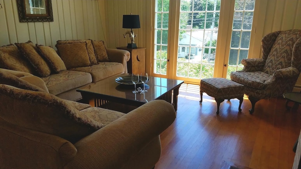 Executive Suite, 1 King Bed, Jacuzzi photo 1