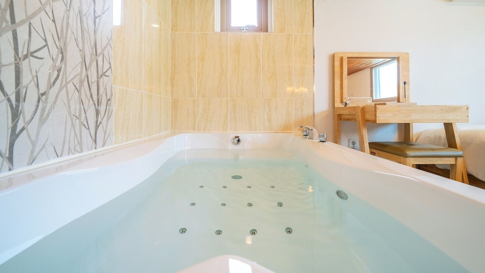 Basic Room, 1 Bedroom (Lavender(Duplex/Spa)) - Photo 6