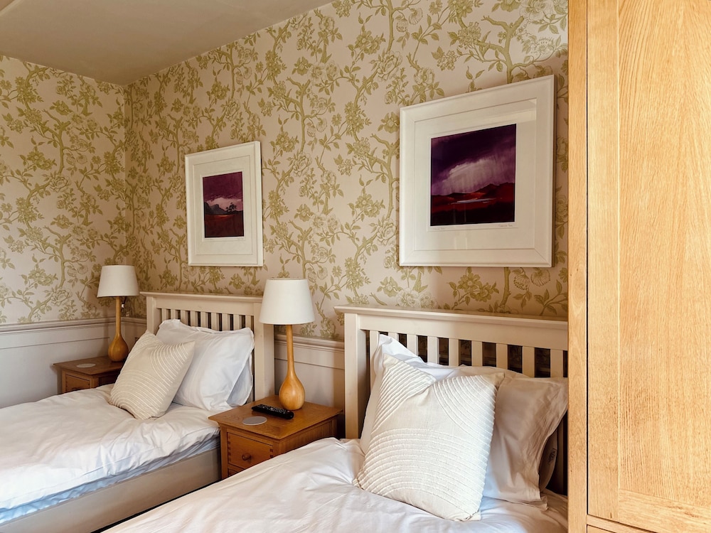 Standard Twin Room, 2 Twin Beds, Bathtub photo 1