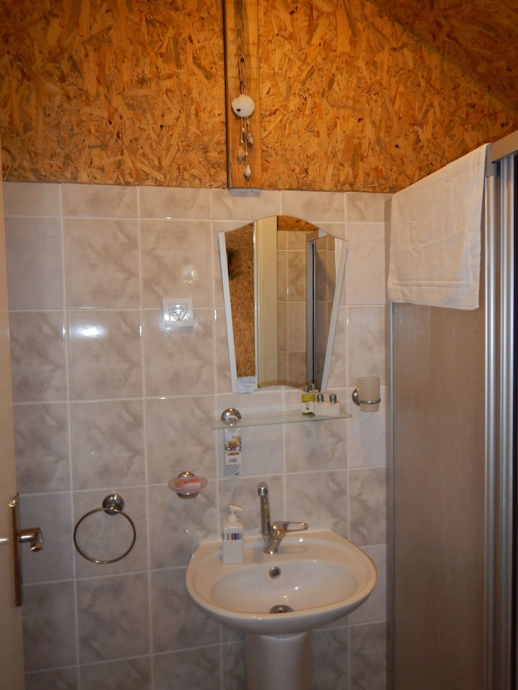 Standard Room, 1 Double Bed, Non Smoking, Garden View photo 2