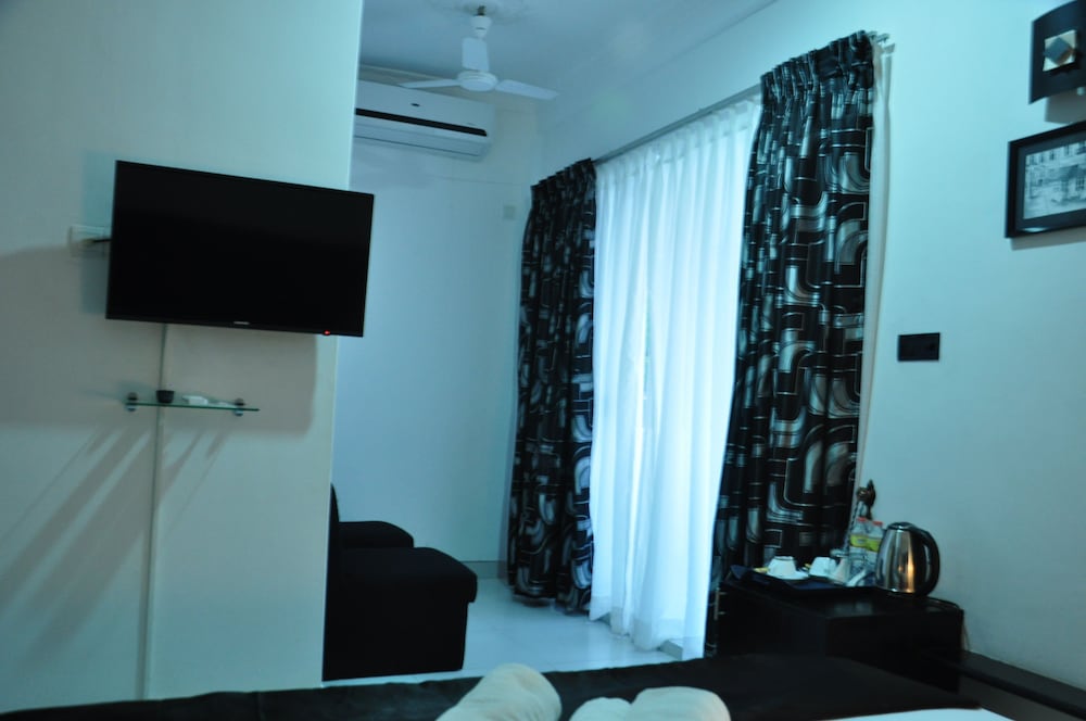 Exclusive Penthouse, 1 King Bed, Bay View, Executive Level photo 2