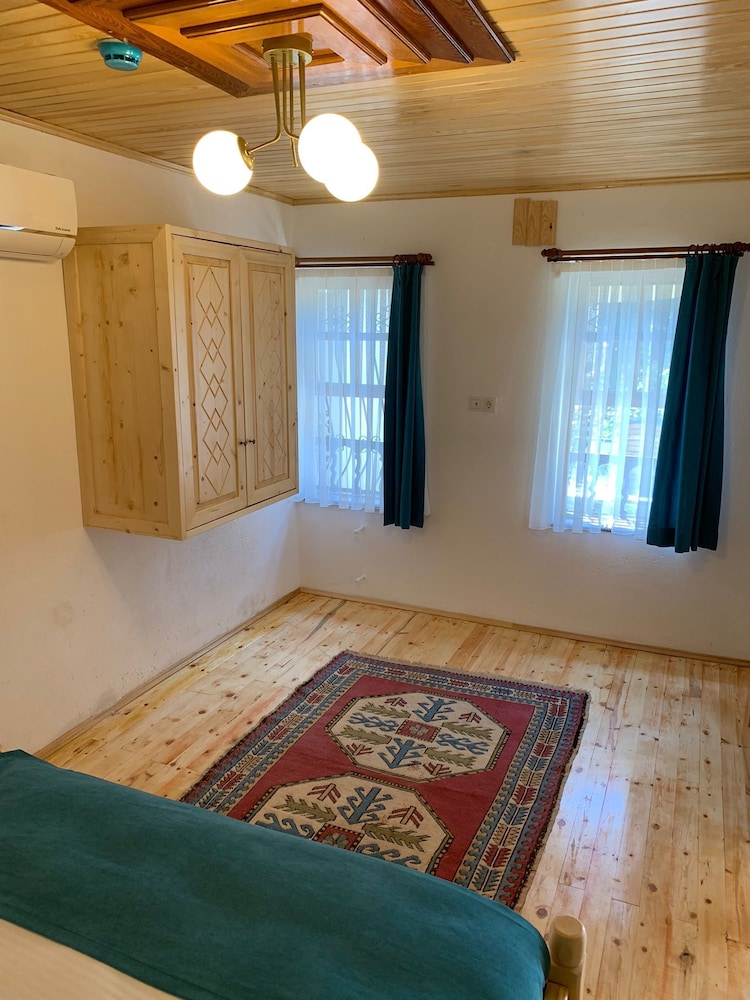 Traditional Room photo 3