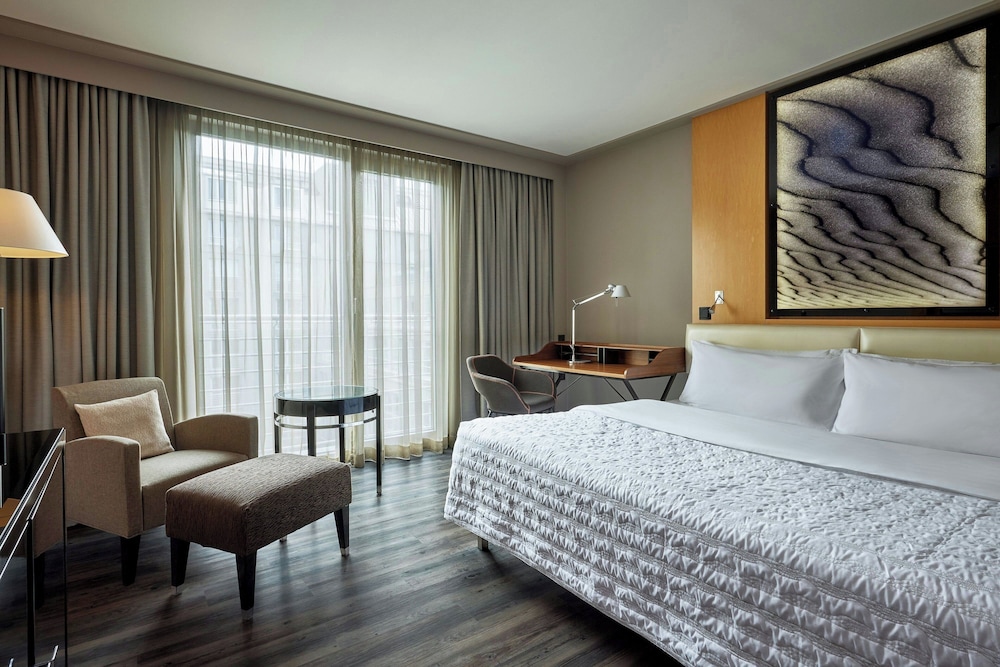 Superior Room, 1 King Bed photo 1