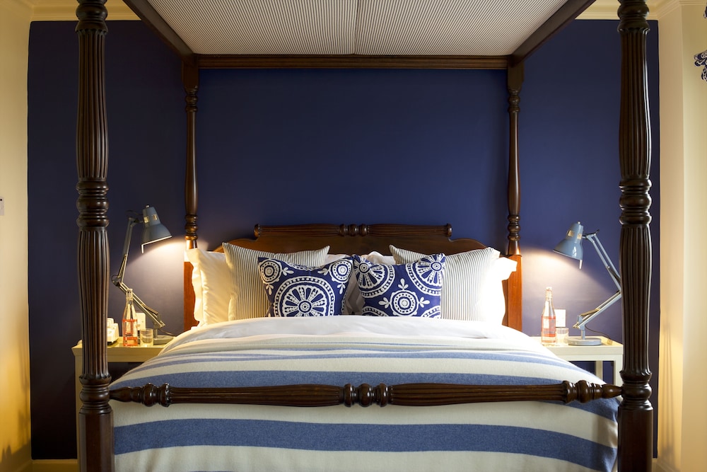 Superior Four Poster Room photo 2
