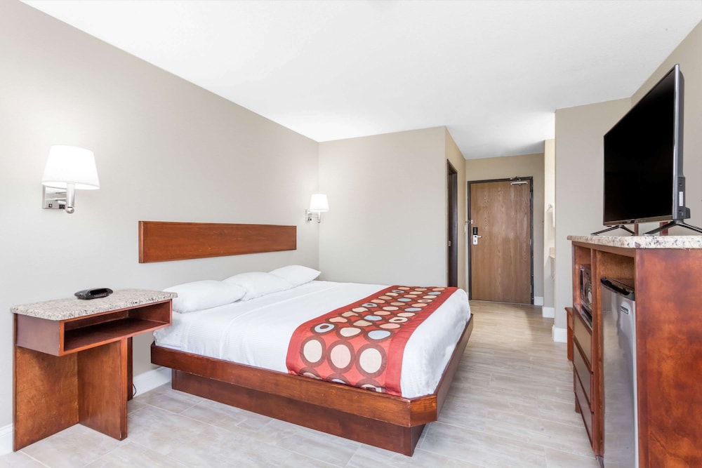 Standard Room, 1 King Bed - Photo 2