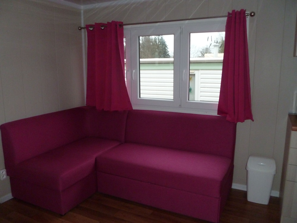 Mobile Home, 2 Bedrooms - Photo 4
