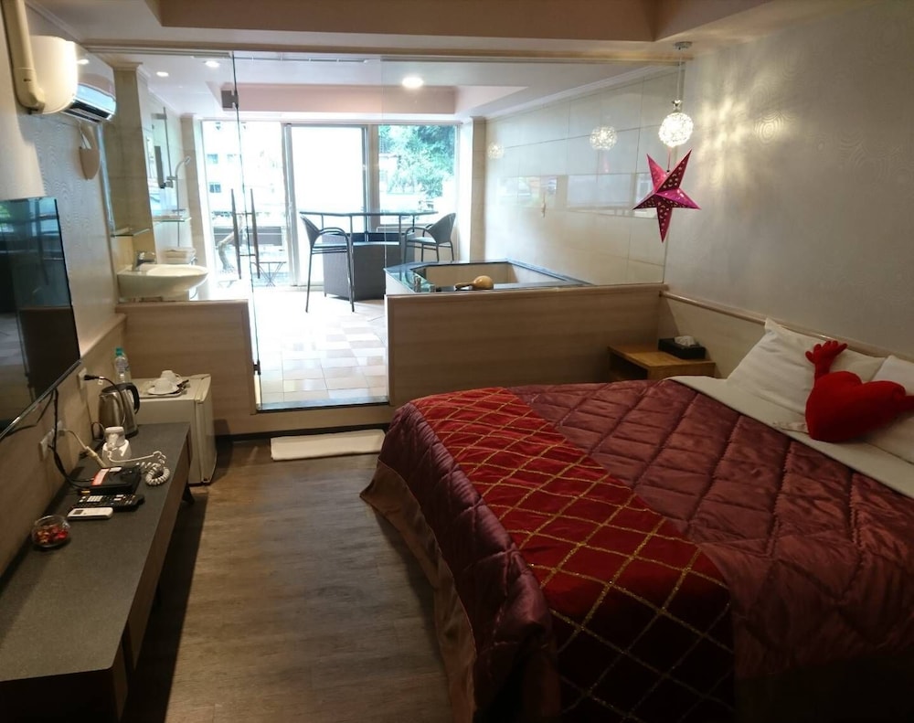Deluxe Double Room - Photo 8