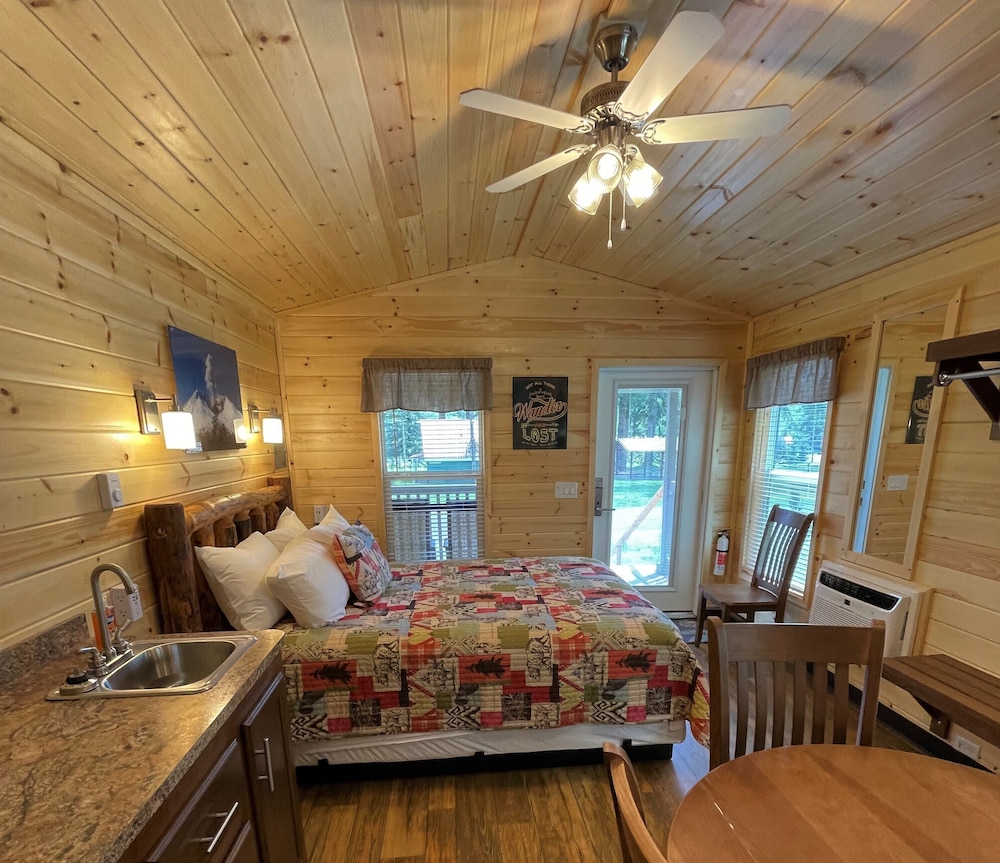 Cabin 13 photo 2