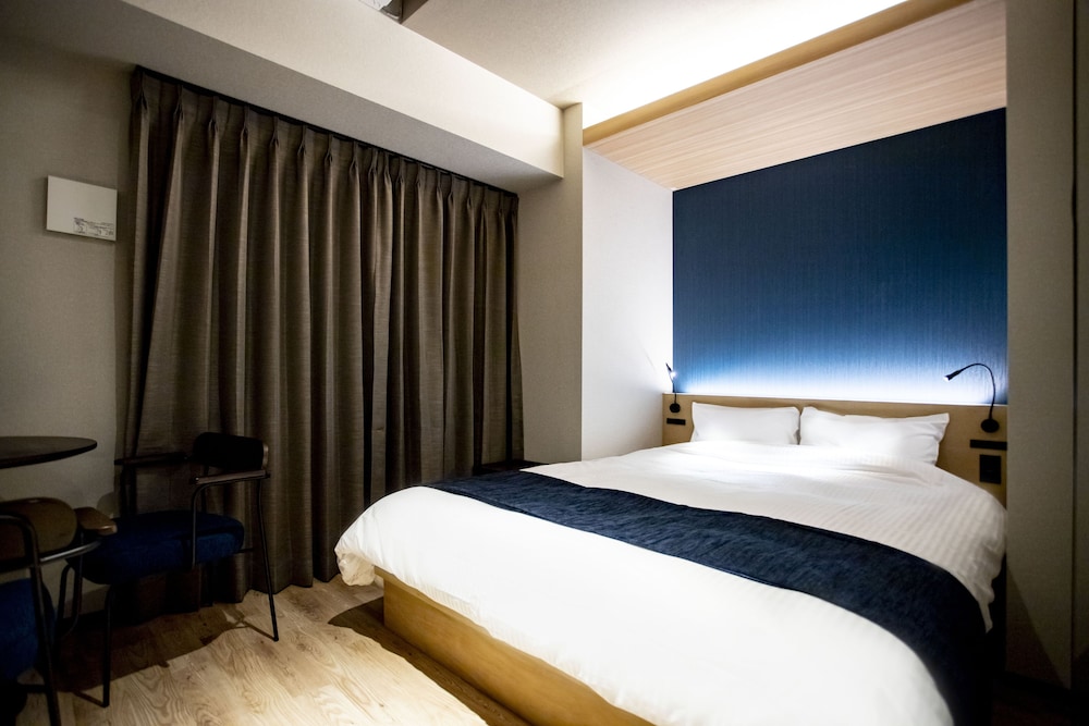 Queen Bed Room - Photo 1