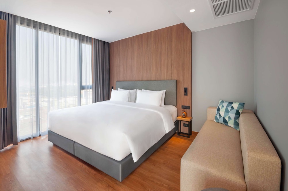 Superior Room, 1 Double Bed, Non Smoking, City View photo 2
