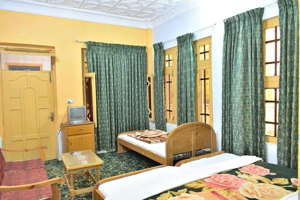 Deluxe Triple Room photo 2
