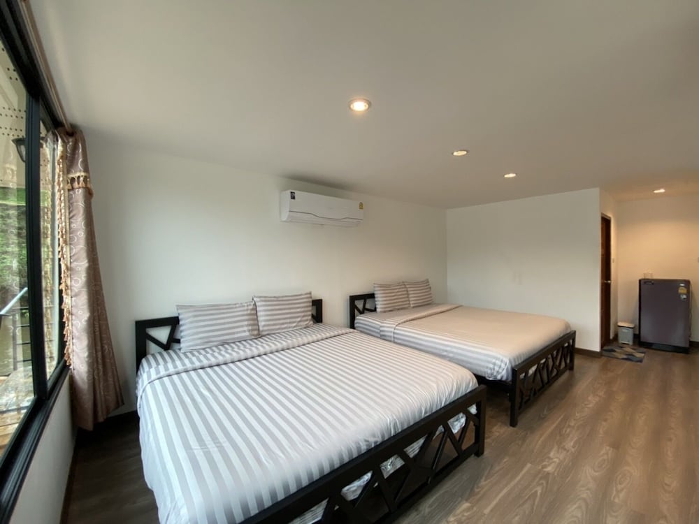 Floating Twin Room