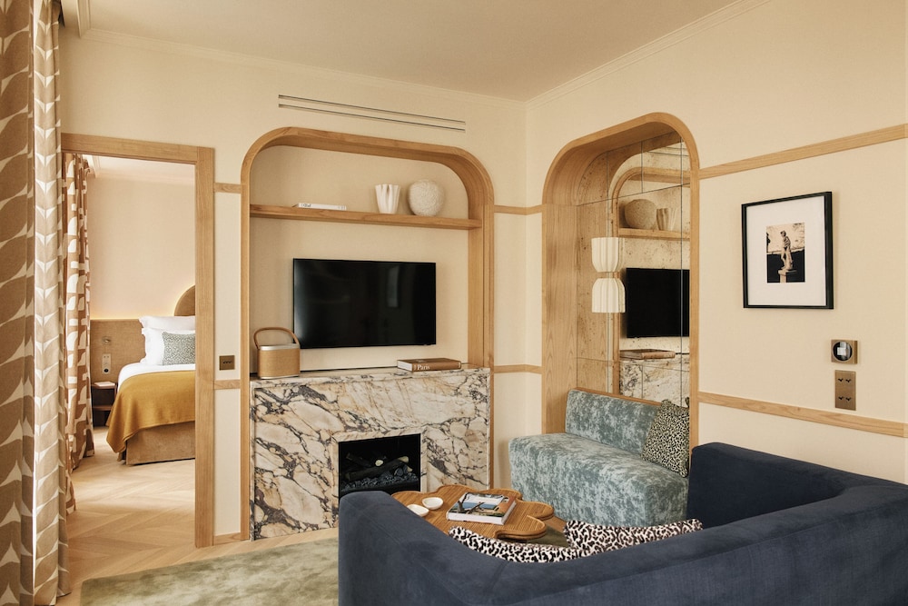 Deluxe Apartment, City View