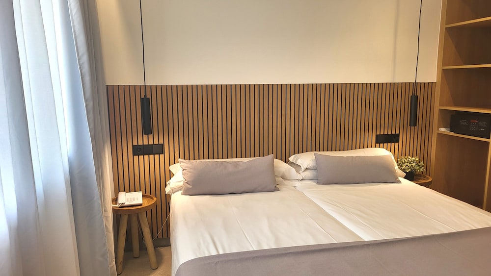 Suite, Balcony, Garden View (No Kitchen - 3 adults + 1 child)
