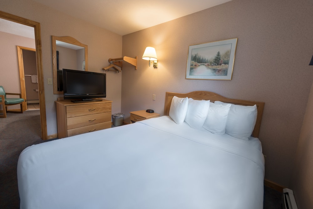 Room, 2 Bedrooms, Non Smoking, Kitchenette (Efficiency 2 Double Beds And 1 Queen ) photo 3