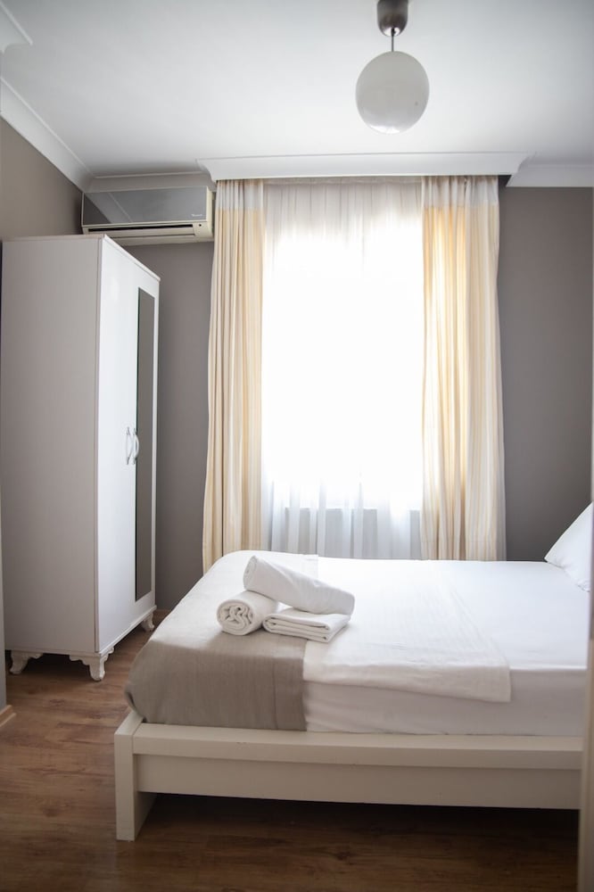 Suite, 1 Bedroom photo 2