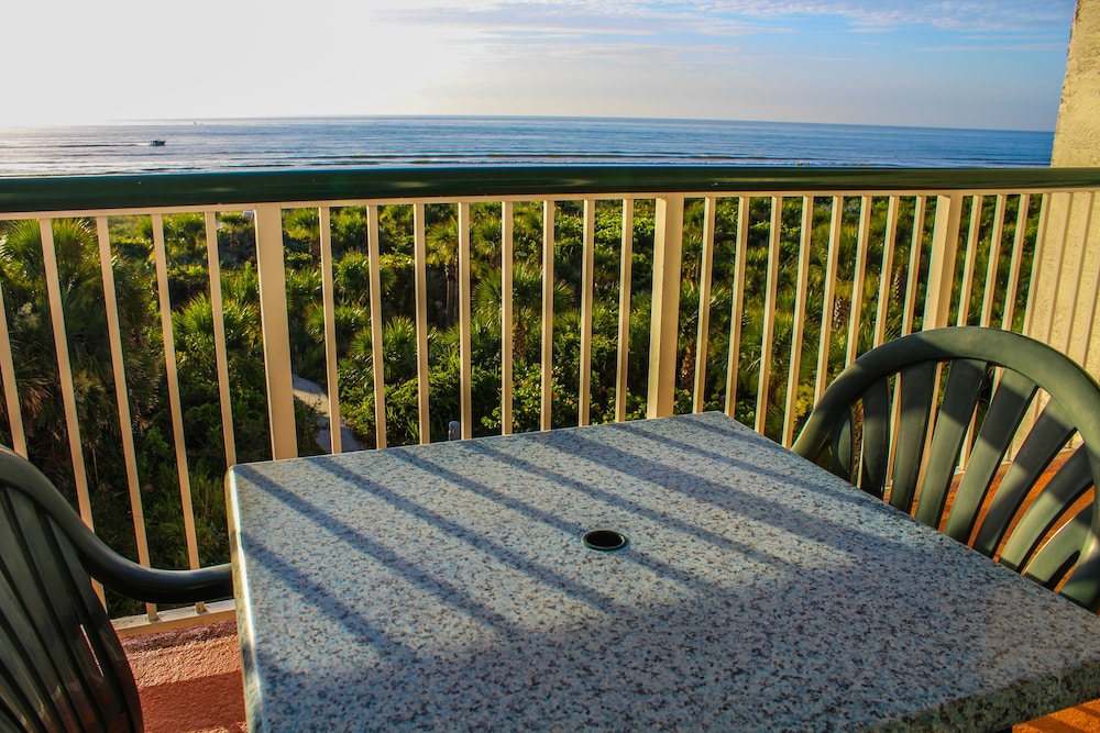 Apartment, 2 Bedrooms, Oceanfront - Photo 2