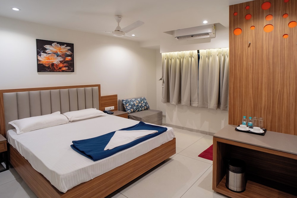 Deluxe Room - Photo 13