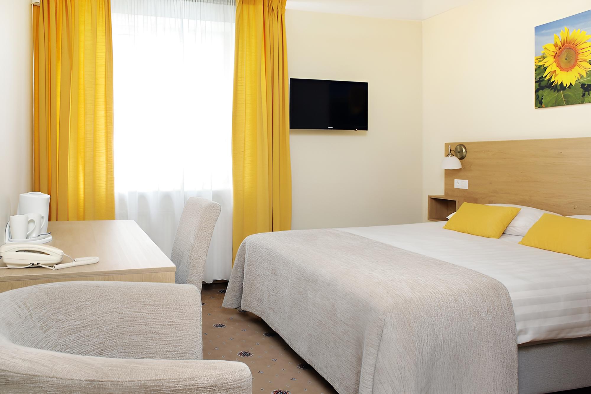 Basic Double Room photo 3