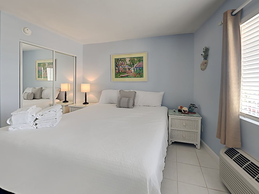 Condo, 1 King Bed with Sofa bed, Balcony, Ocean View (#22 - No Pets) photo 2
