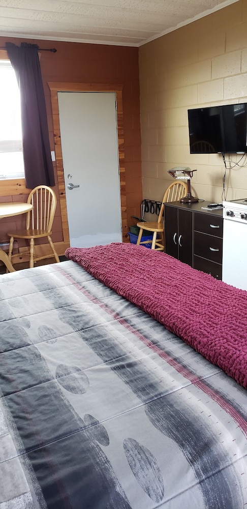 Standard Room, 1 Queen Bed photo 3