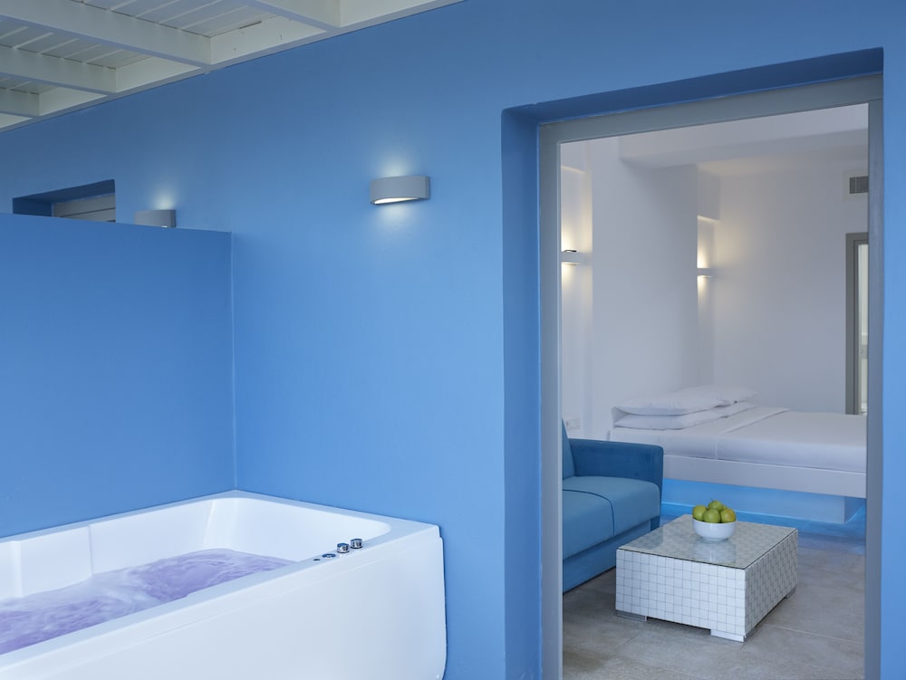 Comfort Room, Hot Tub, Pool View