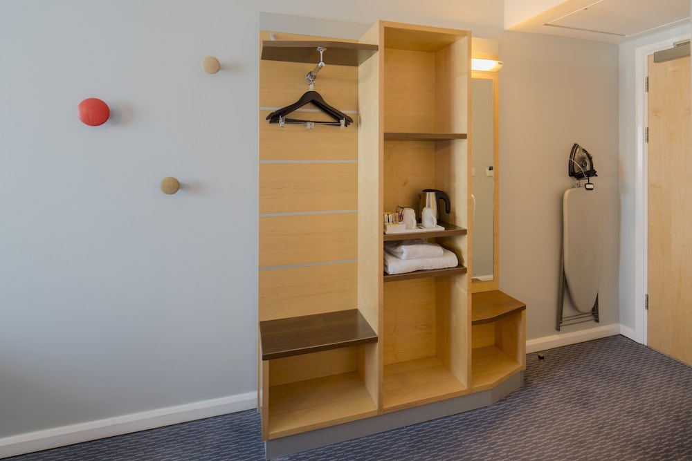 Room, 1 Double Bed, Accessible - Photo 5