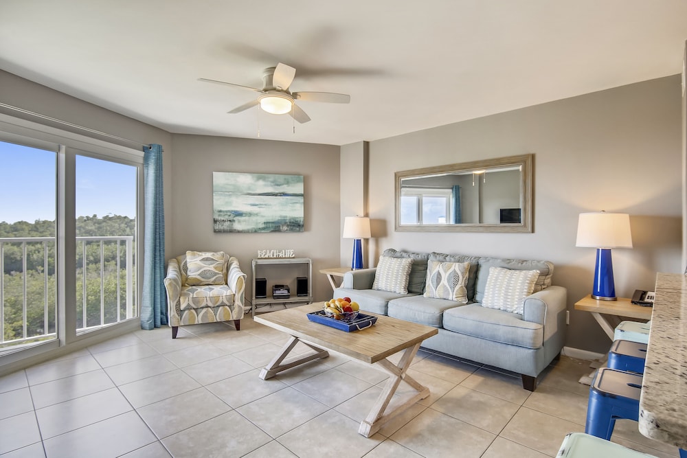 Deluxe Room, 1 Queen Bed with Sofa bed, Ocean View (Signature 1 Bedroom Partial OV Suite) - Photo 8