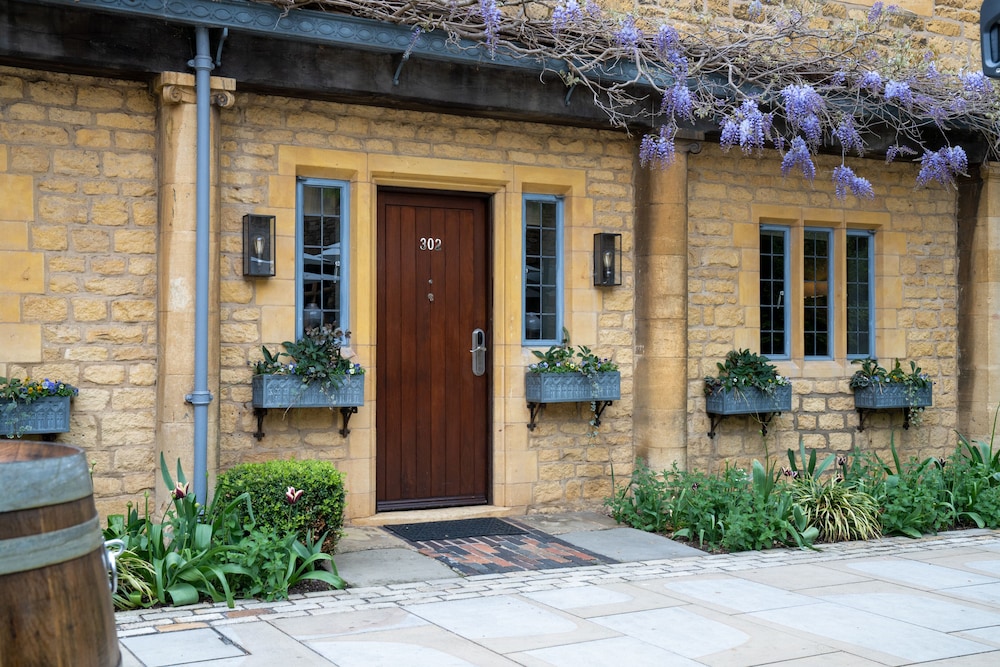Courtyard Classic photo 3