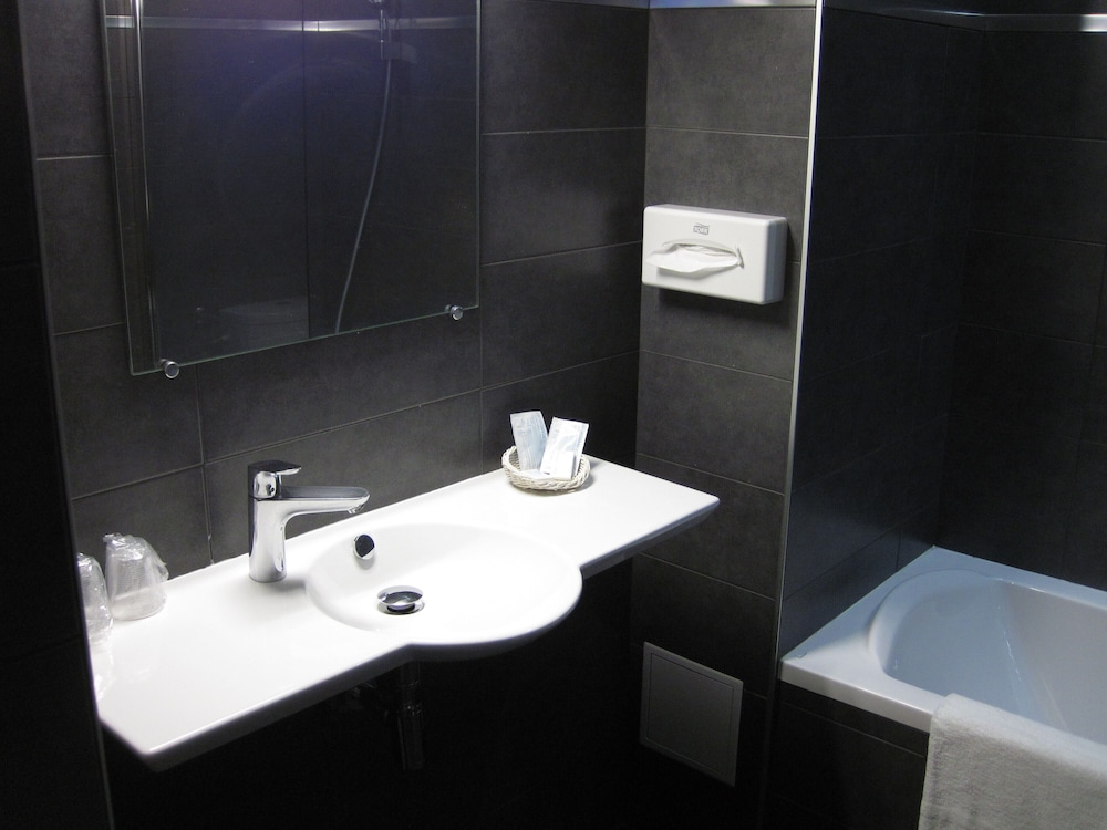 Classic Double or Twin Room, City View (SPVV) photo 2