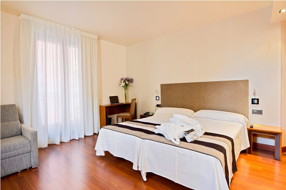 Triple Room, Balcony - Photo 8