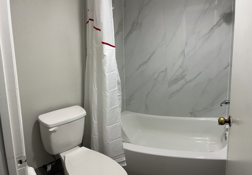 Deluxe Room, 1 King Bed, Non Smoking - Photo 12