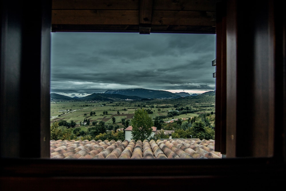 Apartment, 3 Bedrooms, Fireplace, Valley View photo 1