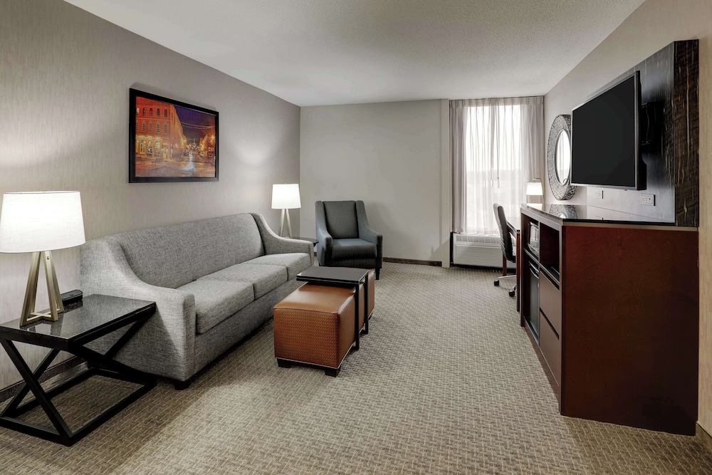 Suite, 1 King Bed with Sofa bed, Accessible, Refrigerator & Microwave (2 Rooms, Tub) photo 2