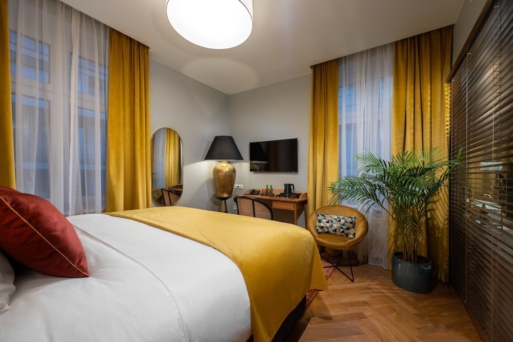 Classic Double Room (City View) photo 2