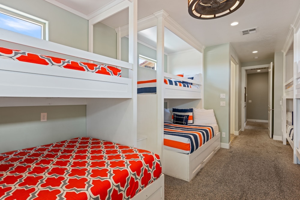 House, Multiple Bedrooms photo 1
