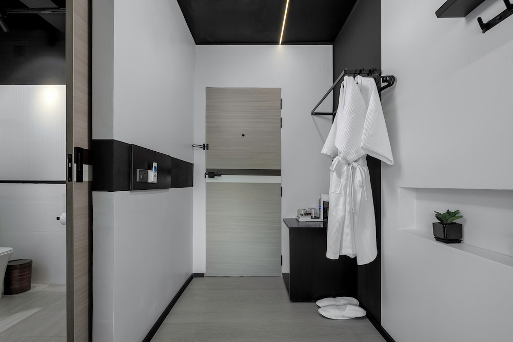 Deluxe Double Room, Balcony, Garden View - Photo 7