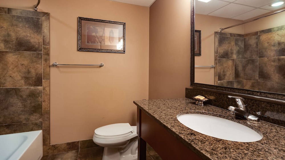 Deluxe Room, Multiple Beds, Non Smoking - Photo 7