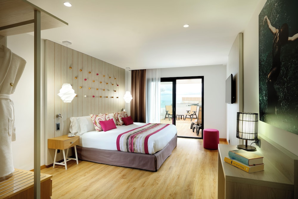 Deluxe Room, Terrace (Jacuzzi) thumbnail 5