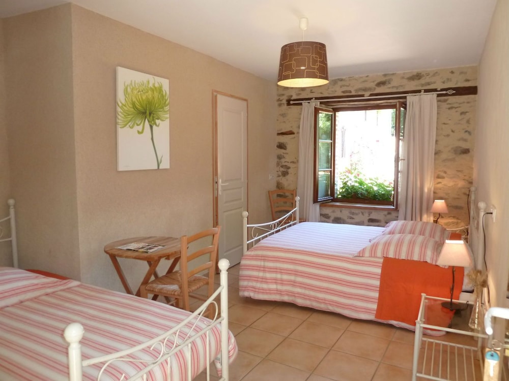 Standard Triple Room, Private Bathroom, Garden View (La Chambre du Meunier) photo 1
