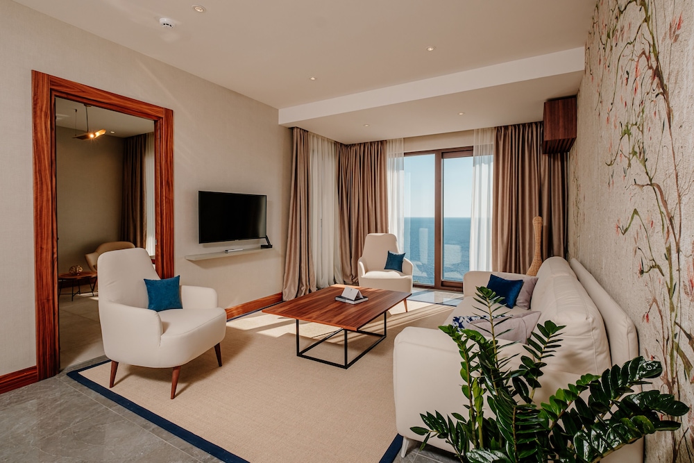 Deluxe Suite - Photo 15