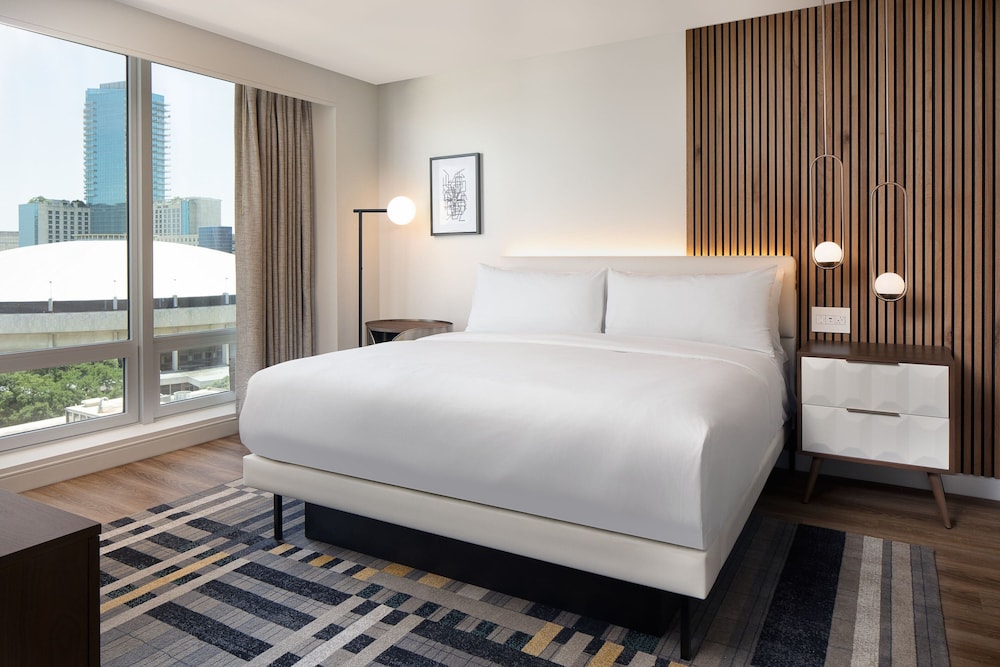 Executive Suite, 1 Bedroom - Photo 1