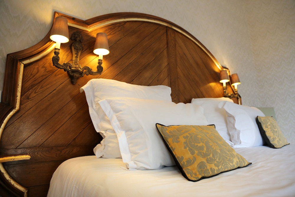 Deluxe Room - Photo 13